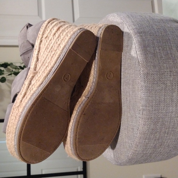 Universal Thread Wedges Size 7 - Picture 3 of 3